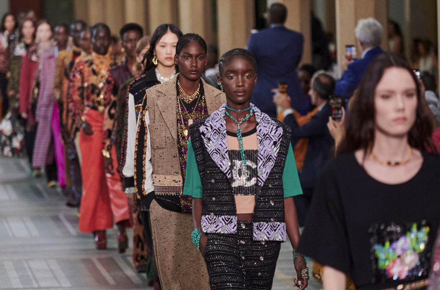 chanel : quand une marque de luxe defile en afrique