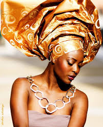 le foulard en afrique, bien plus qu’un simple accessoire