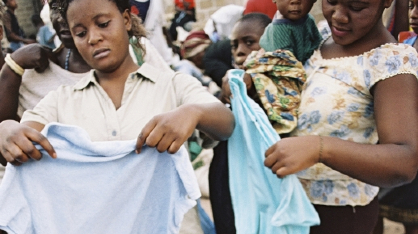 vêtements de seconde main importés : une ong ghanéenne déconstruit les stéréotypes sur les fringues bon marché venus de l’europe