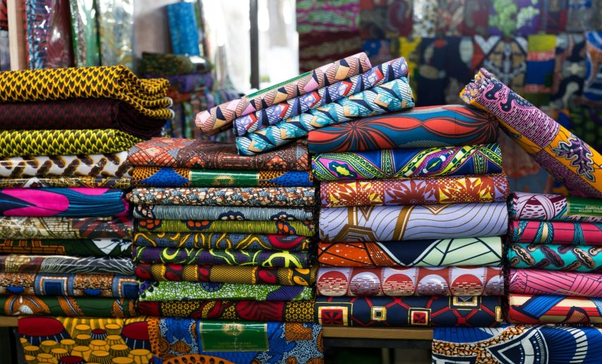 l&rsquo;histoire du pagne wax hollandais : un voyage culturel et textile