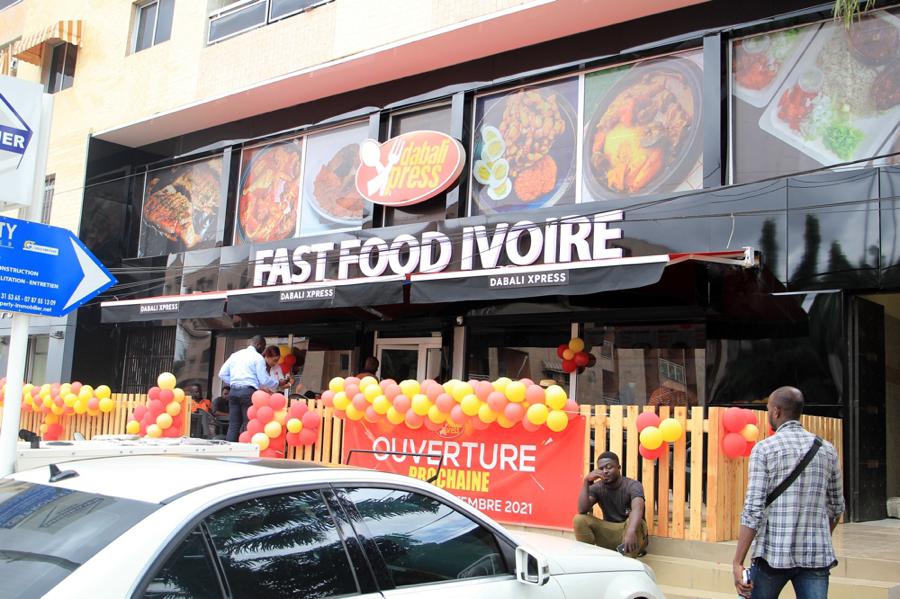 évolution des habitudes alimentaires : les fast-foods en plein essor en côte d’ivoire  