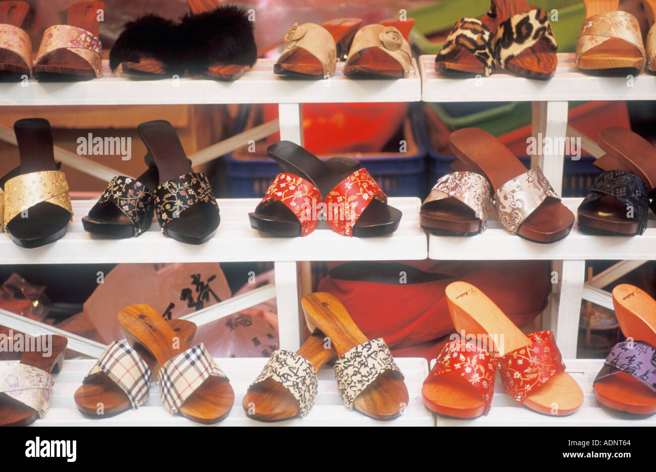 industrie des chaussures : quand les fabrications chinoises inondent les marchés africains