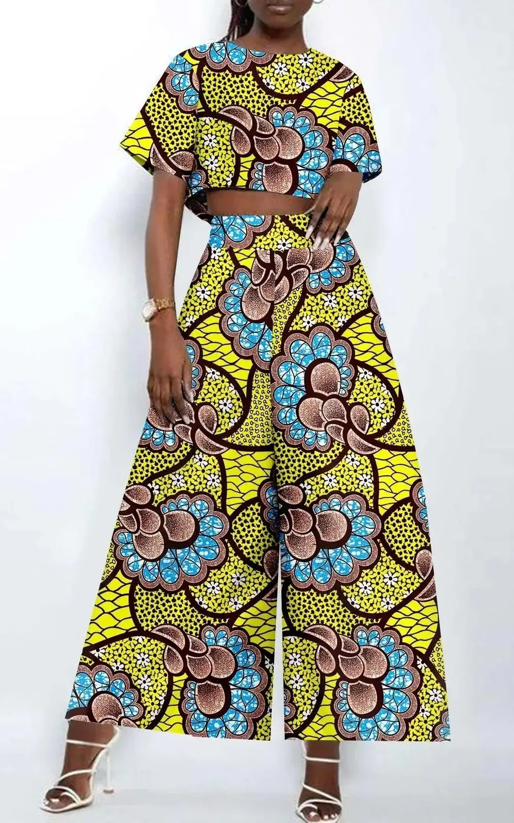 élégance et héritage :  l’ensemble pantalon africain pour femme, un look sexy et tendance
